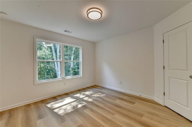 Building Photo - 9135 Fox Trail Ln
