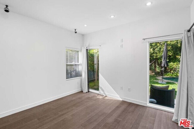 Building Photo - 10453 Holman Ave