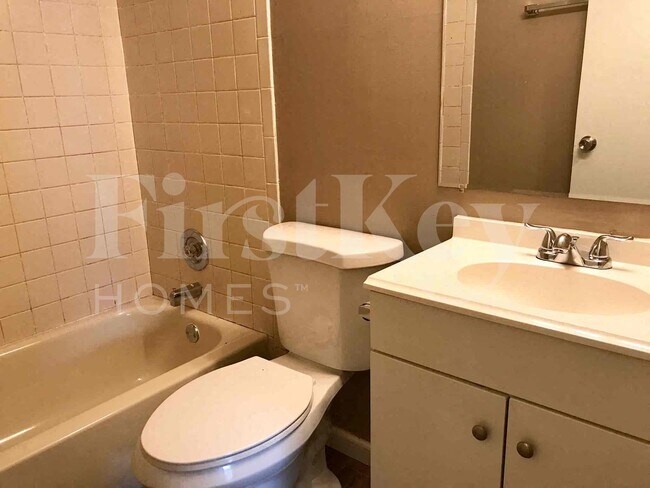 Building Photo - 1983 Greenheath Dr