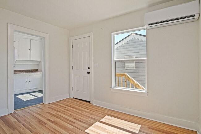 Building Photo - Modern 1-Bedroom Apartment with Thoughtful Design