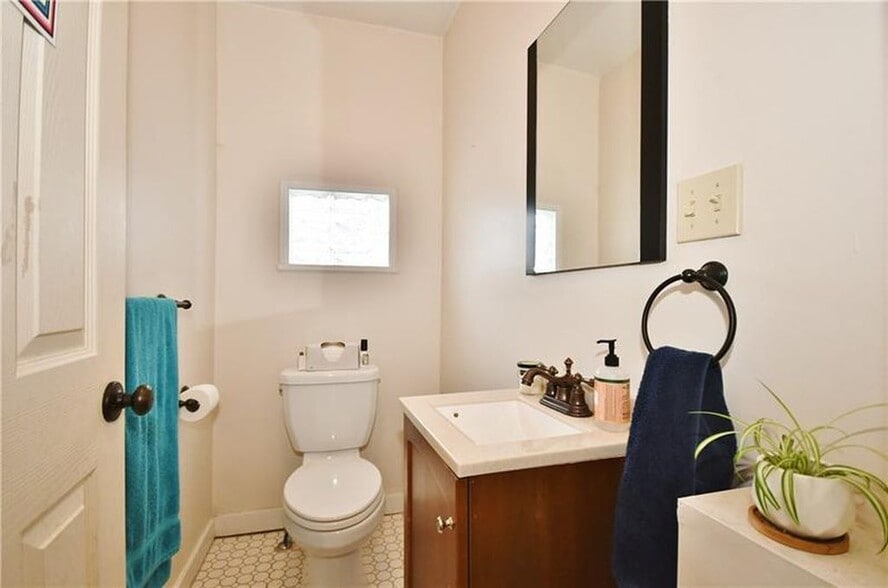 Powder Room - 173 36th St