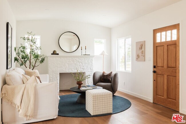 Building Photo - 784 Elmira St