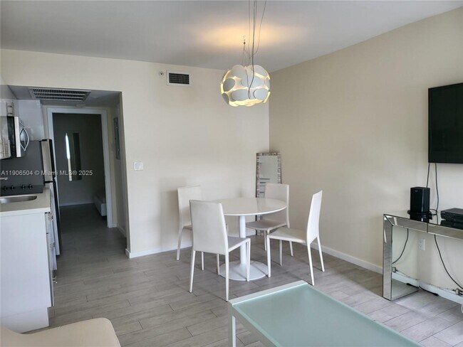 Building Photo - 1601 Meridian Ave