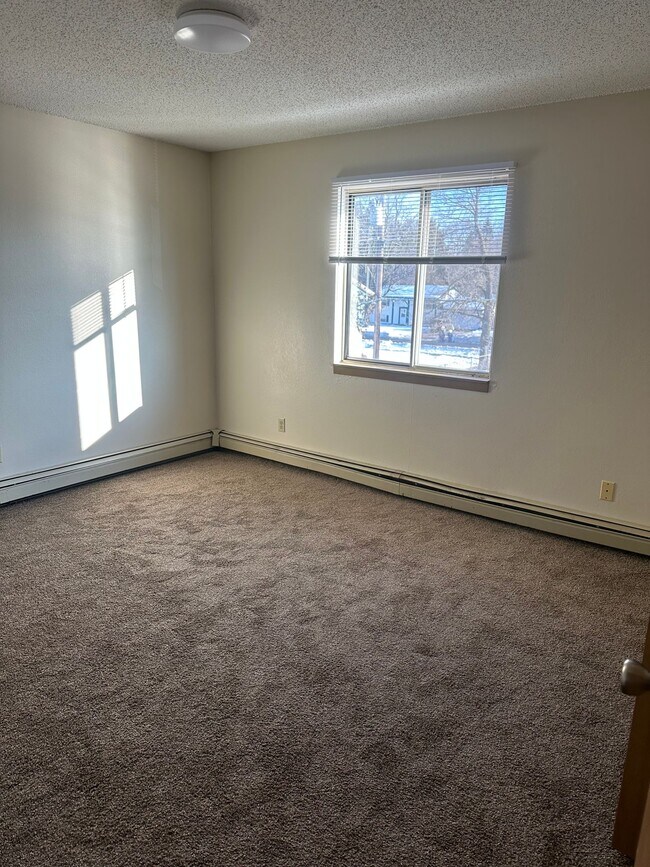 Building Photo - One Bedroom