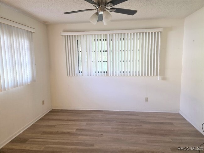 Building Photo - 25 Holly Ct