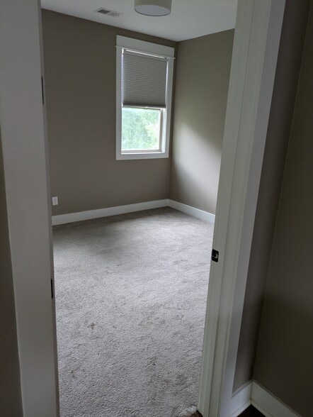 Building Photo - 2024B Straightway Ave