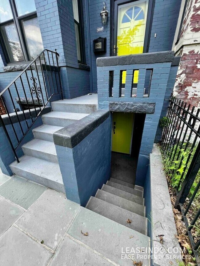 Building Photo - 1016 11th St NE