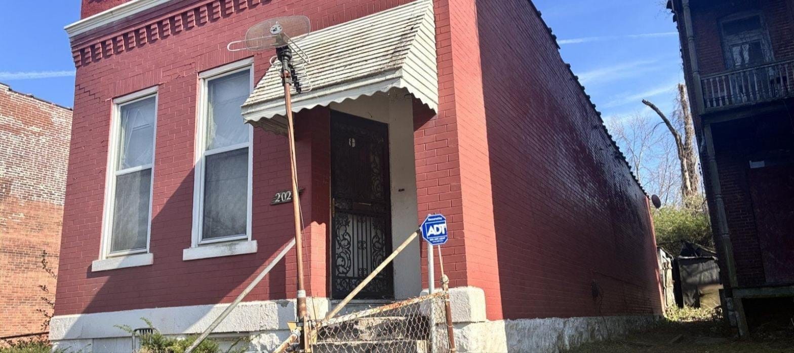 Building Photo - 2028 E Prairie Ave