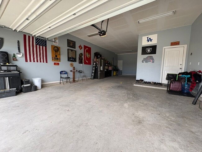 Building Photo - FAR EASTSIDE HOME FOR RENT