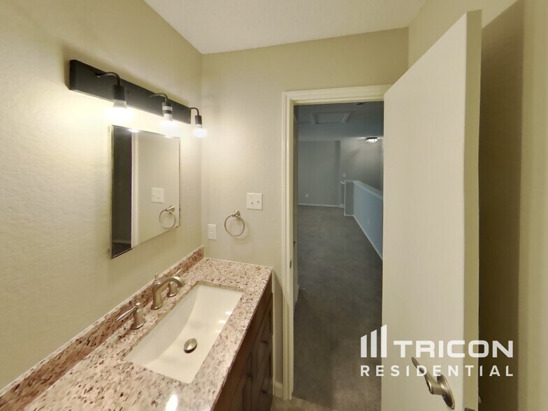 Building Photo - 3005 Deer Ridge Dr