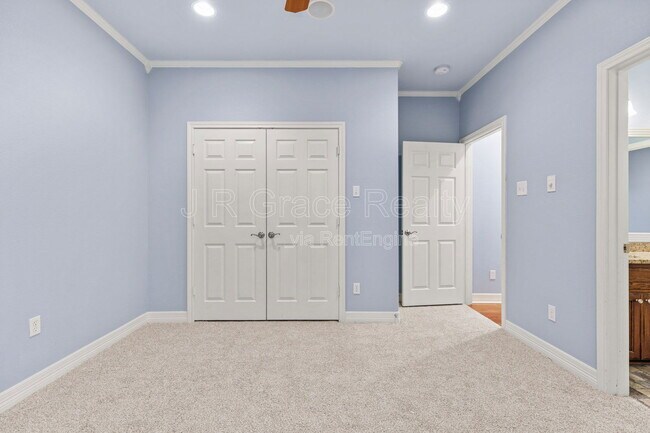 Building Photo - 1405 Gunnison Dr