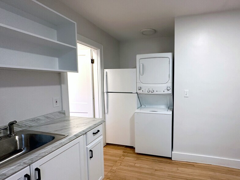 Building Photo - 111 Amity St