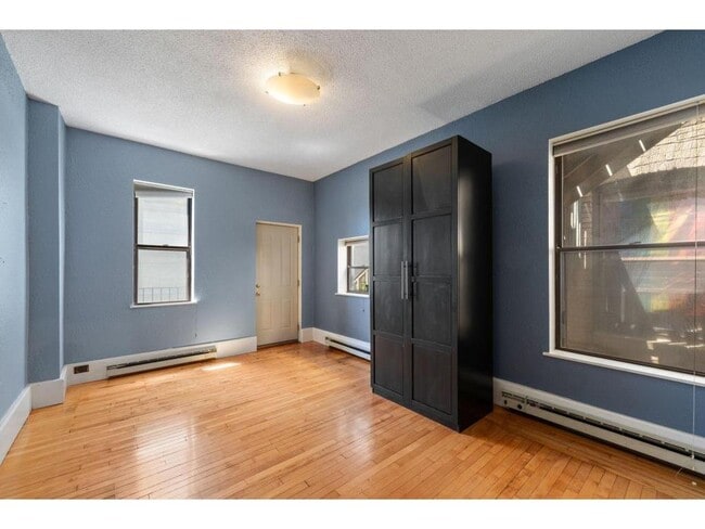 Building Photo - 609 S 9th St