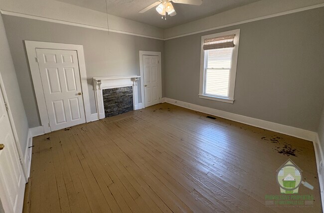 Building Photo - 520 Perry Ave