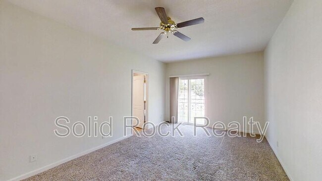Building Photo - 2241 Palm Dr