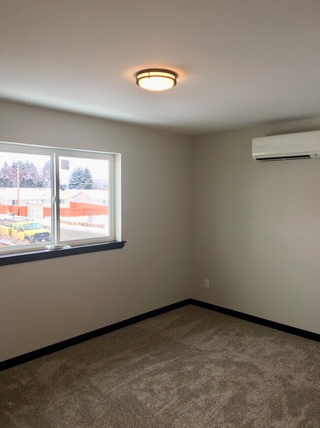 Building Photo - 2303 Landon Ln