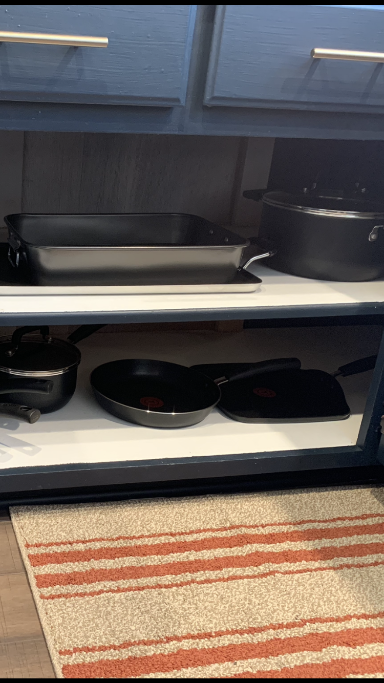 Fully stocked pots & pans - 31903 Vineyard Ave