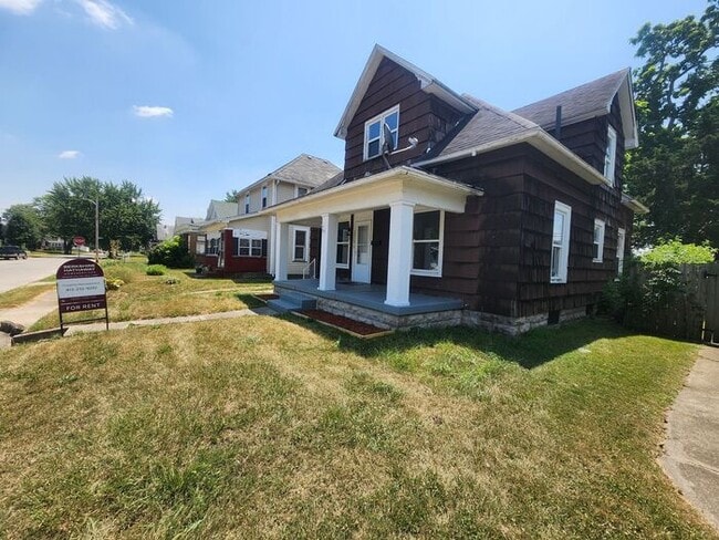 Building Photo - 5 Bedrooms 1.5 Bath on the Northeast side ...