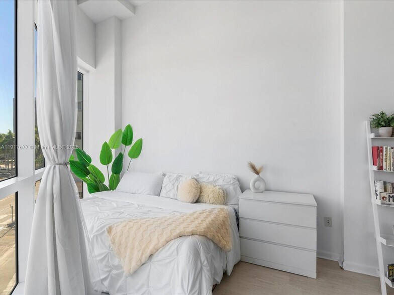 Building Photo - 253 NE 2nd St