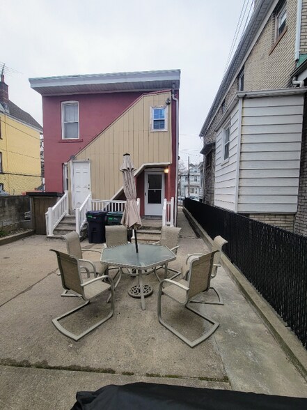 Building Photo - 333 Kirkland Pl