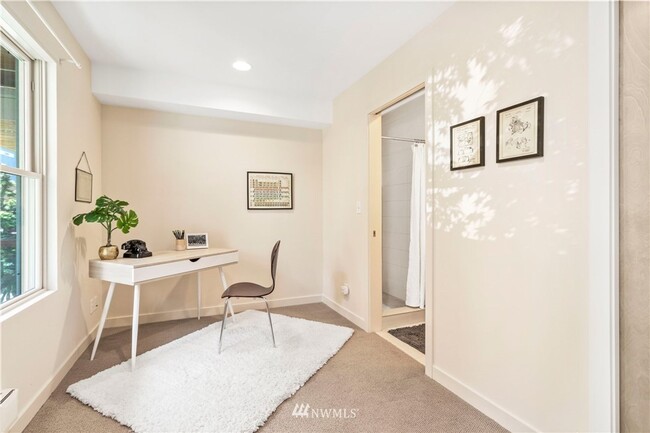 Building Photo - Columbia City Beauty with option to purcha...