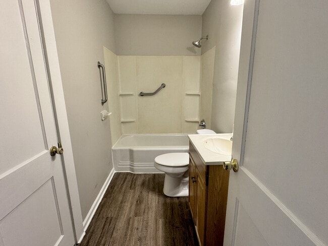 Building Photo - 5 W Marion Rd