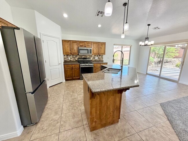 Building Photo - Beautiful Riverstone Home!!
