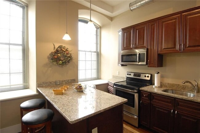 Building Photo - 624 Washington St