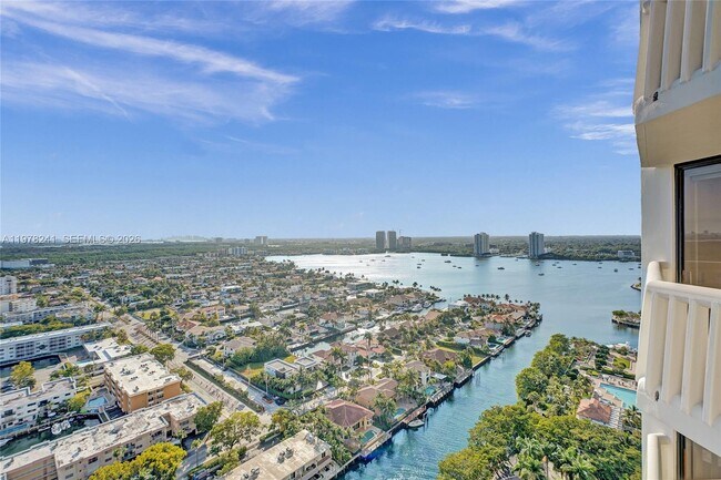 Building Photo - 2000 Island Blvd