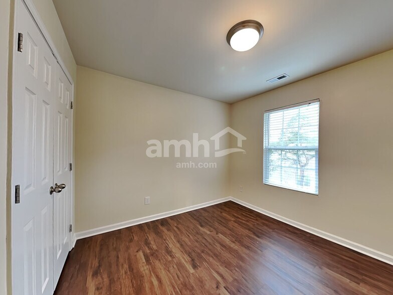 Building Photo - 3012 Cardinal Lake Dr