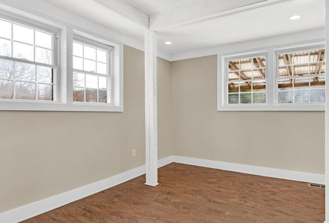 Building Photo - Coming Soon! Beautiful 3 Bedroom, 1.5 Bath...