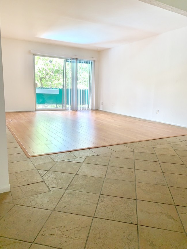 Building Photo - 5460 White Oak Ave