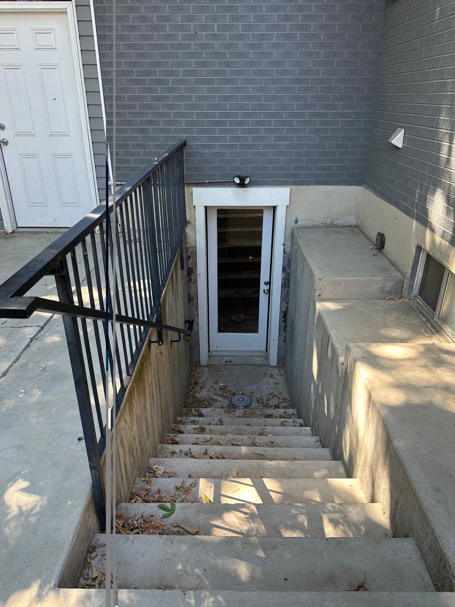 Private entrance - 2647 S Jasper St
