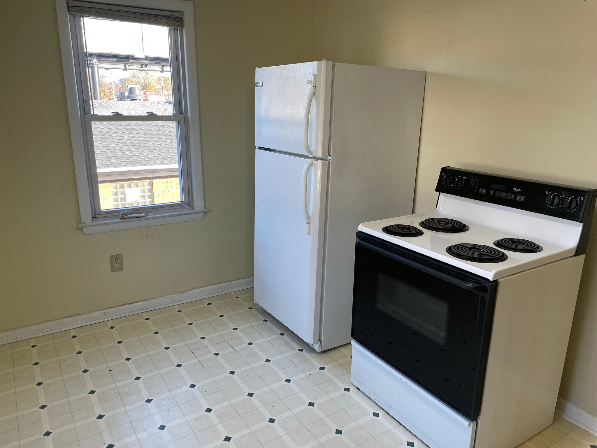 Building Photo - 6838 W Oklahoma Ave