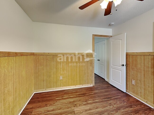 Building Photo - 201 Lameshur Ln