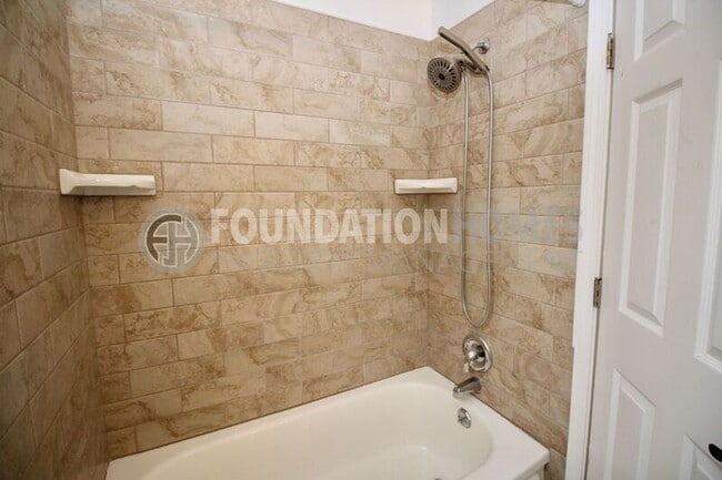 Building Photo - 115 Grande Vista