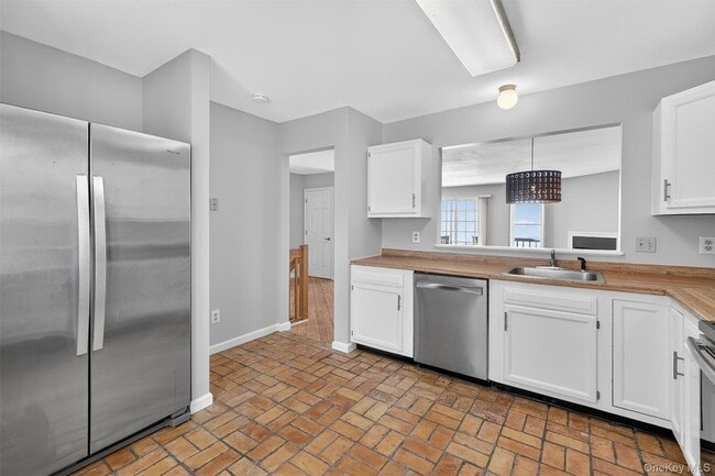 Building Photo - 2003 Regent Dr