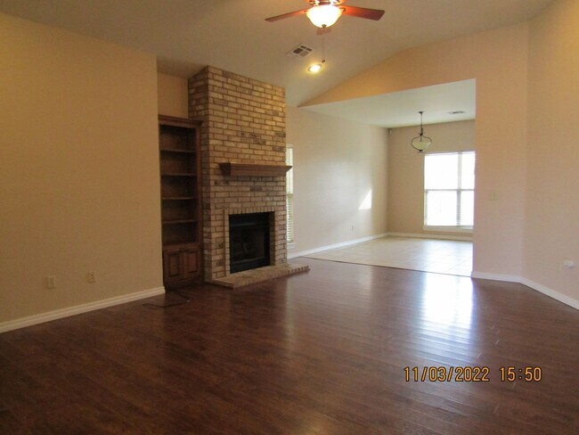 Building Photo - PETS NEGOTIABLE  !!!