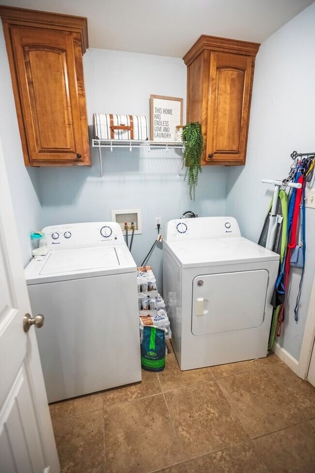 Building Photo - Charming Brick Home with Open Floor Plan & Great Outdoor Space in North Valdosta