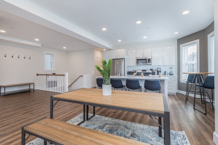 Building Photo - 843 Columbia Rd