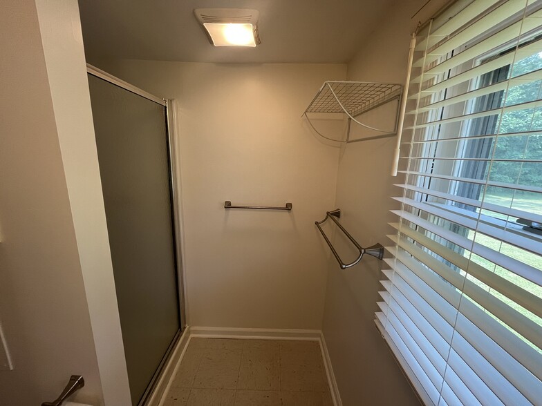 Bathroom - 328 Tyrone St