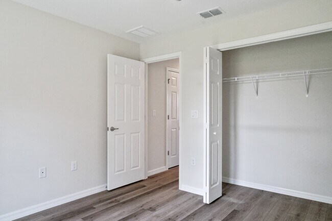 Building Photo - 13422 SW 48th Ave