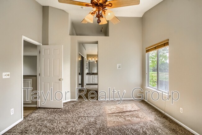 Building Photo - 13460 Vine St