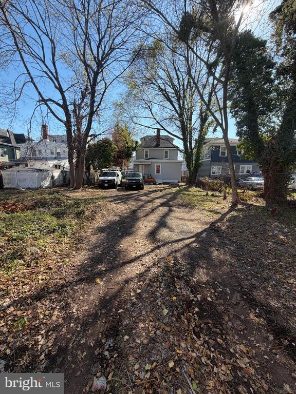 Building Photo - 566 Rutherford Ave