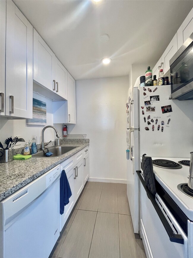 Building Photo - 412 Pacific St