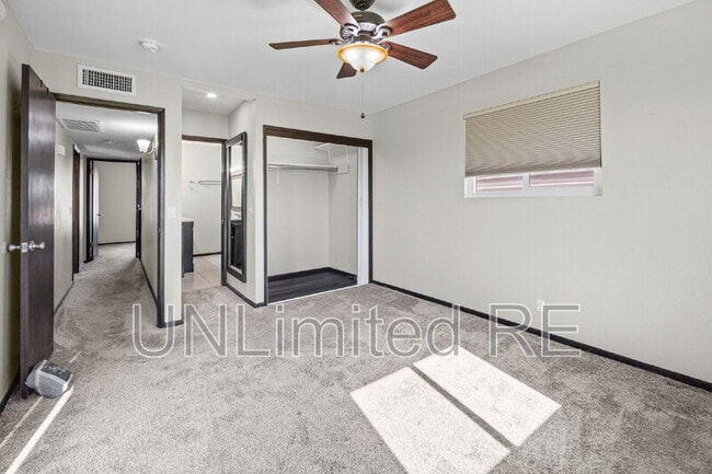 Building Photo - 2960 Star Dr