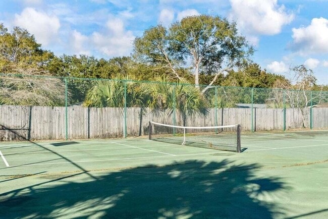 Building Photo - 2713 Bay Club Dr