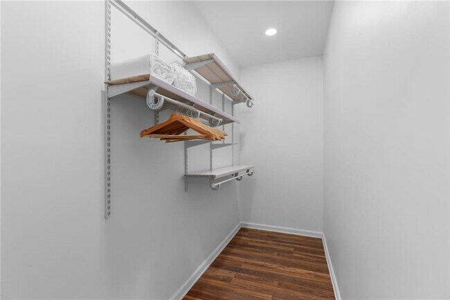 Building Photo - 1278 Plaza Ave SW