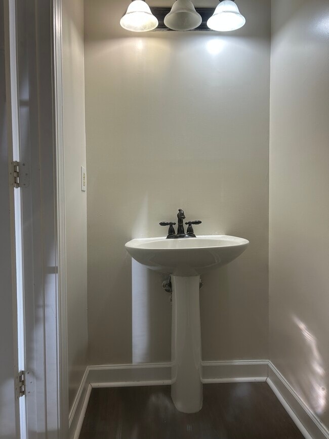 Building Photo - 1302 Farrington Way