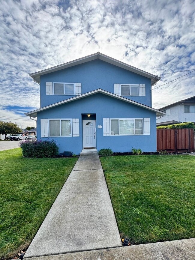 Building Photo - Castro Valley 2BD/1.5BA, 2 Story Duplex with Shared Garage